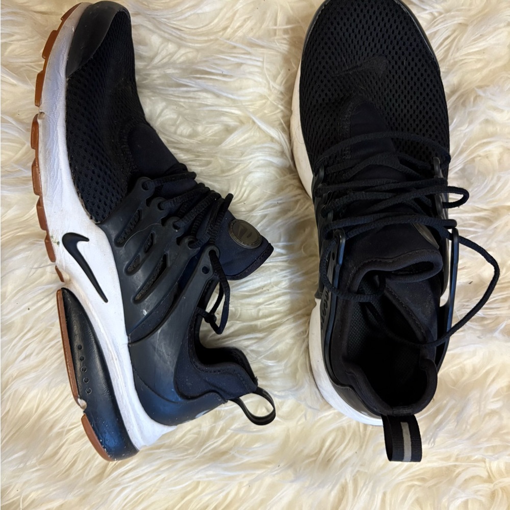 Nike Men’s Black, White and Brown Athletic Running Shoes
